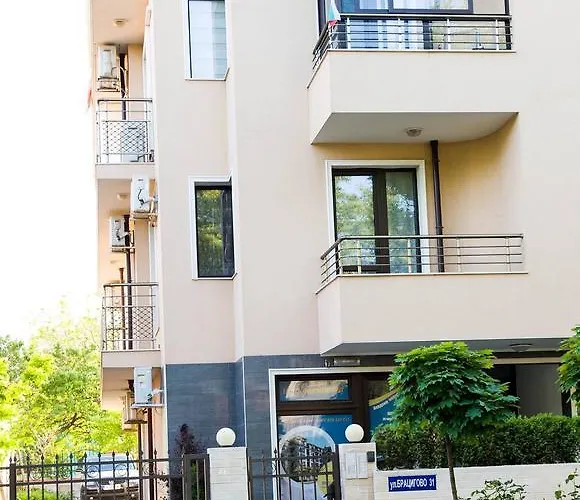 Апартамент за гости дденко *